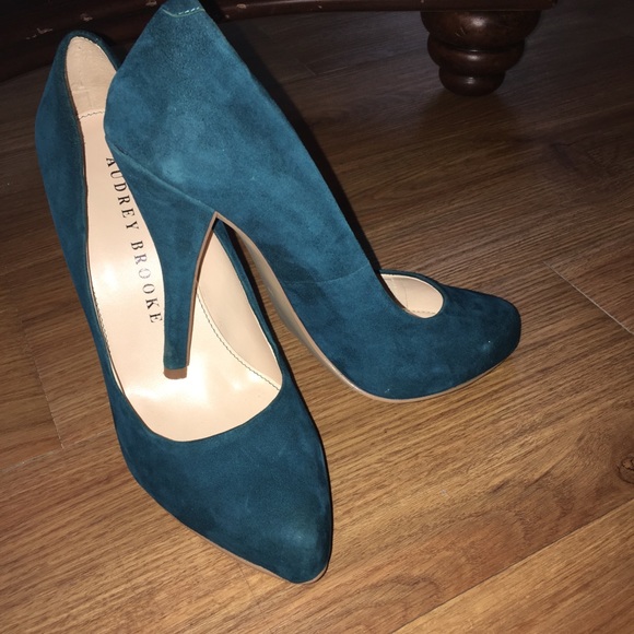 Audrey Brooke teal suede heels - Picture 9 of 11